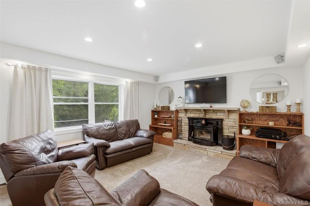 14 Julia Circle, East Setauket, NY 11733