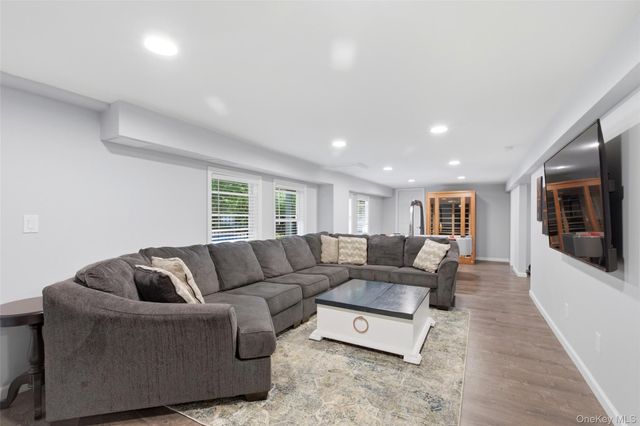 14 Julia Circle, East Setauket, NY 11733