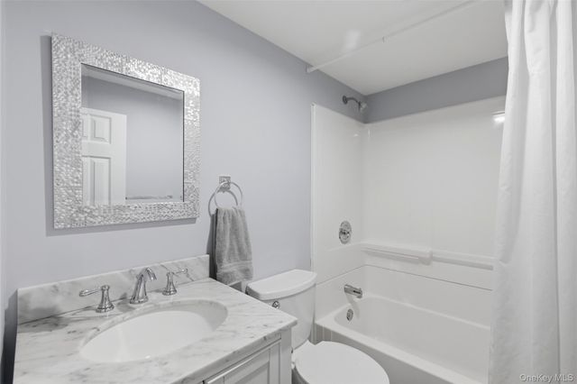14 Julia Circle, East Setauket, NY 11733