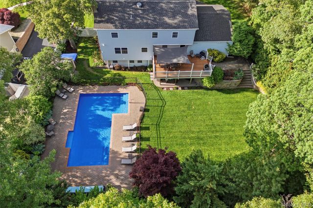 14 Julia Circle, East Setauket, NY 11733