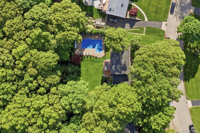 14 Julia Circle, East Setauket, NY 11733