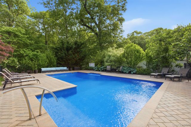 14 Julia Circle, East Setauket, NY 11733