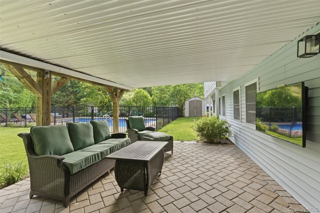 14 Julia Circle, East Setauket, NY 11733