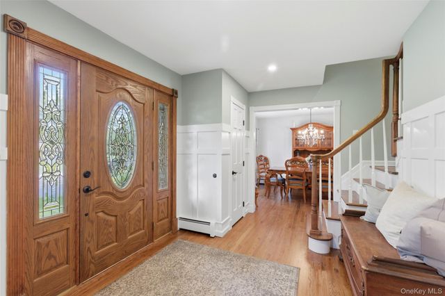 14 Julia Circle, East Setauket, NY 11733