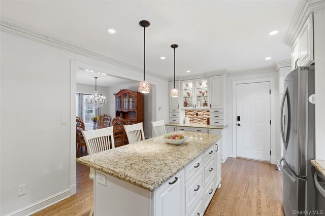14 Julia Circle, East Setauket, NY 11733