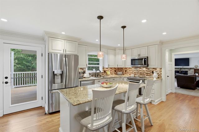 14 Julia Circle, East Setauket, NY 11733