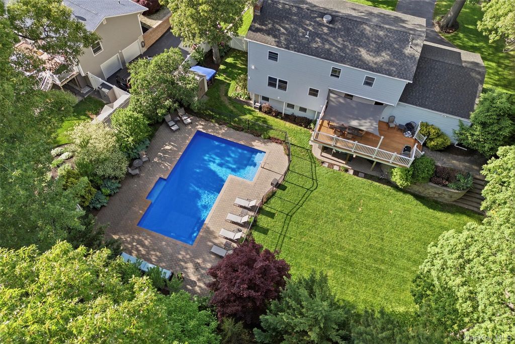 14 Julia Circle, East Setauket, NY 11733
