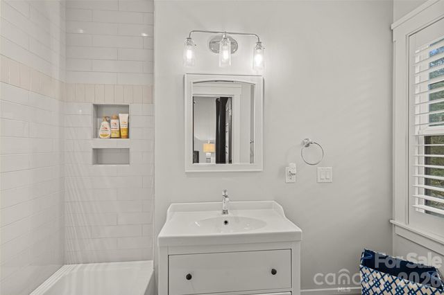 4316 Tangle Drive, Charlotte, NC 28211