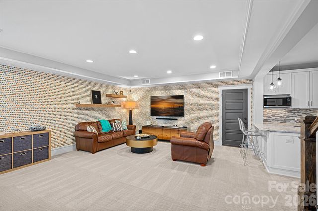 4316 Tangle Drive, Charlotte, NC 28211