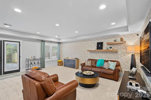 4316 Tangle Drive, Charlotte, NC 28211