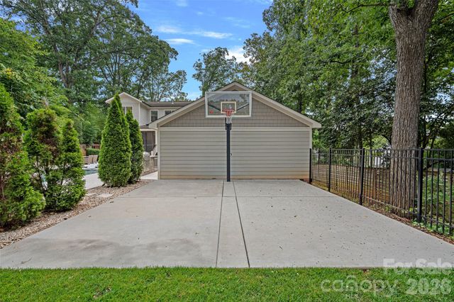 4316 Tangle Drive, Charlotte, NC 28211