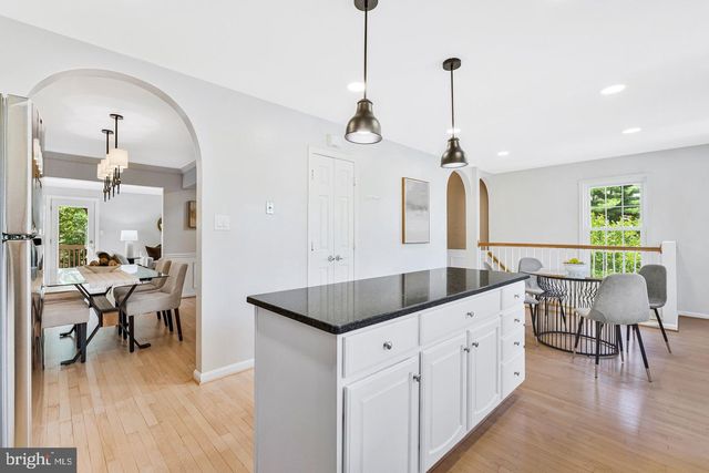 2000 GALLOWS TREE LN, Vienna, VA 22182
