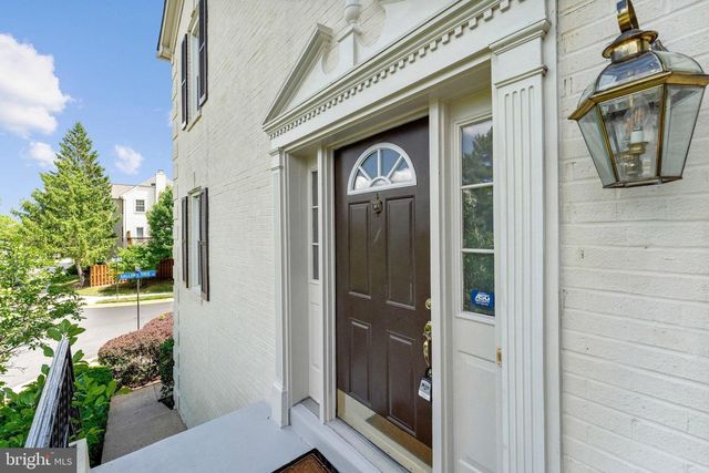 2000 GALLOWS TREE LN, Vienna, VA 22182