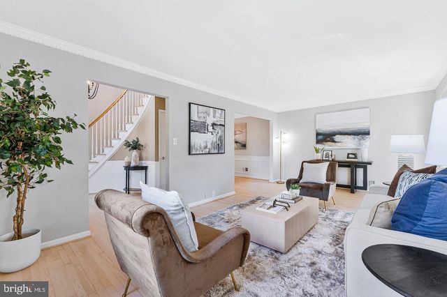 2000 GALLOWS TREE LN, Vienna, VA 22182