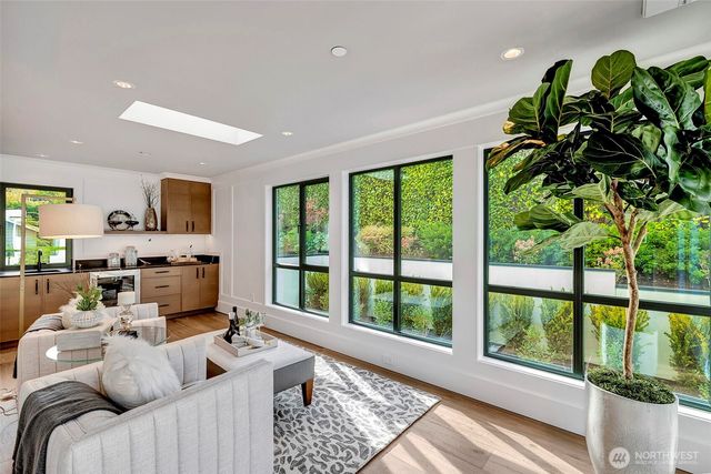 1525 79th Place NE, Medina, WA 98039