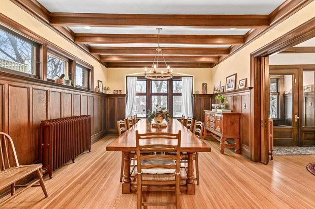 2963 N Summit AVENUE, Milwaukee, WI 53211