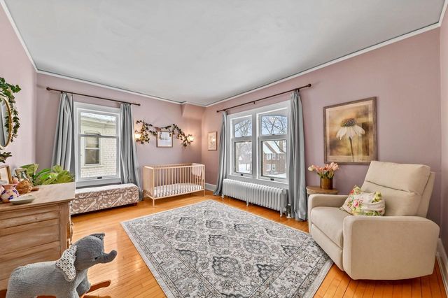 2963 N Summit AVENUE, Milwaukee, WI 53211