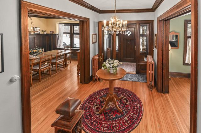 2963 N Summit AVENUE, Milwaukee, WI 53211