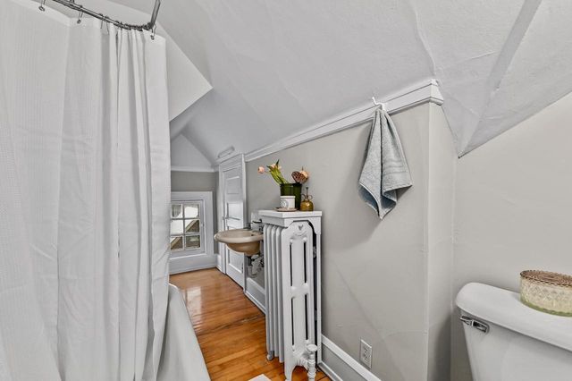 2963 N Summit AVENUE, Milwaukee, WI 53211