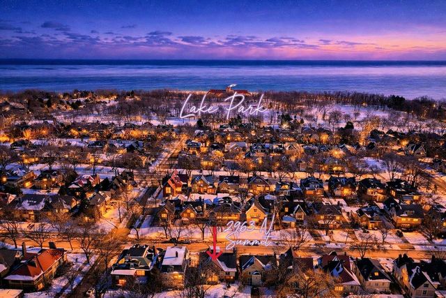 2963 N Summit AVENUE, Milwaukee, WI 53211