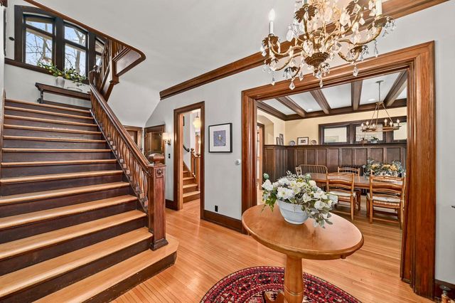 2963 N Summit AVENUE, Milwaukee, WI 53211