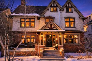 2963 N Summit AVENUE, Milwaukee, WI 53211