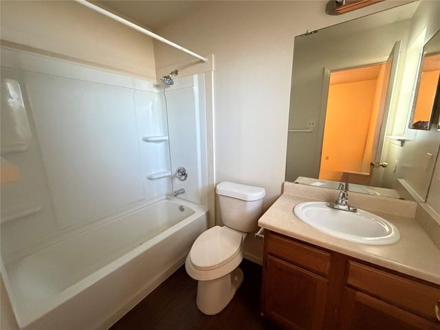 1510 S Medina ST B, Lockhart, TX 78644