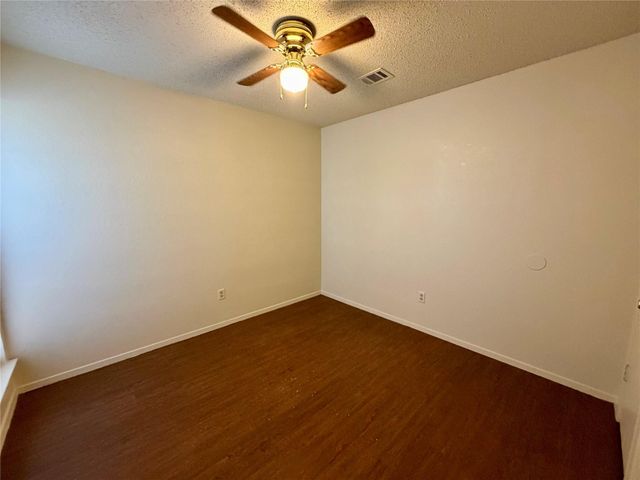 1510 S Medina ST B, Lockhart, TX 78644