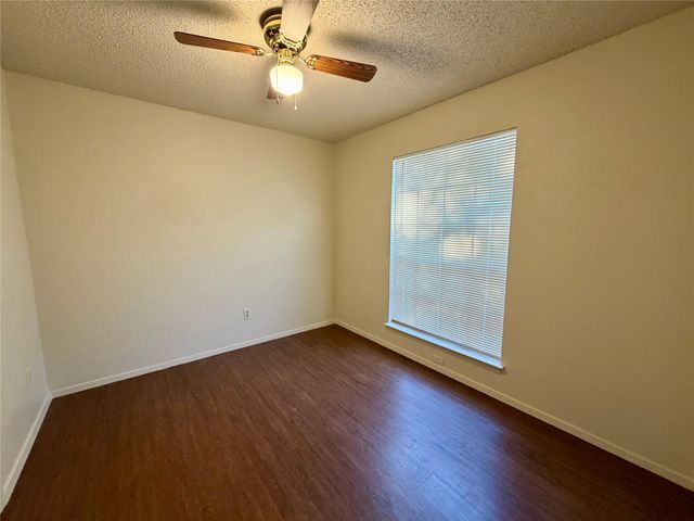 1510 S Medina ST B, Lockhart, TX 78644