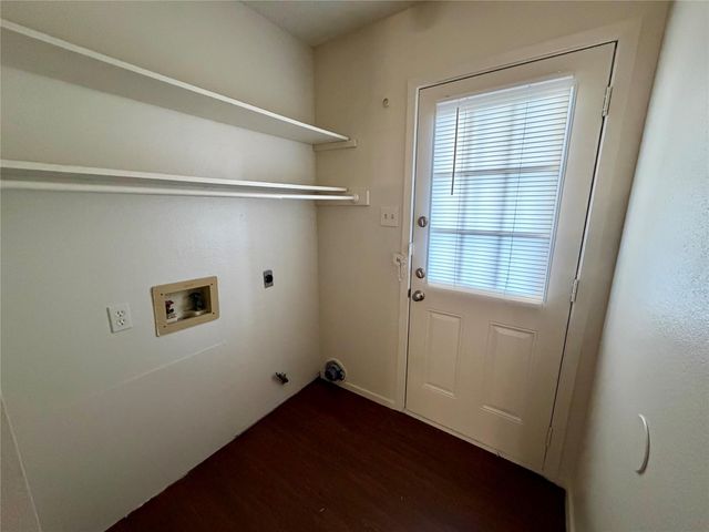 1510 S Medina ST B, Lockhart, TX 78644