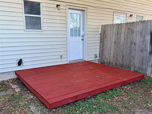 1510 S Medina ST B, Lockhart, TX 78644