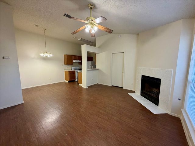 1510 S Medina ST B, Lockhart, TX 78644