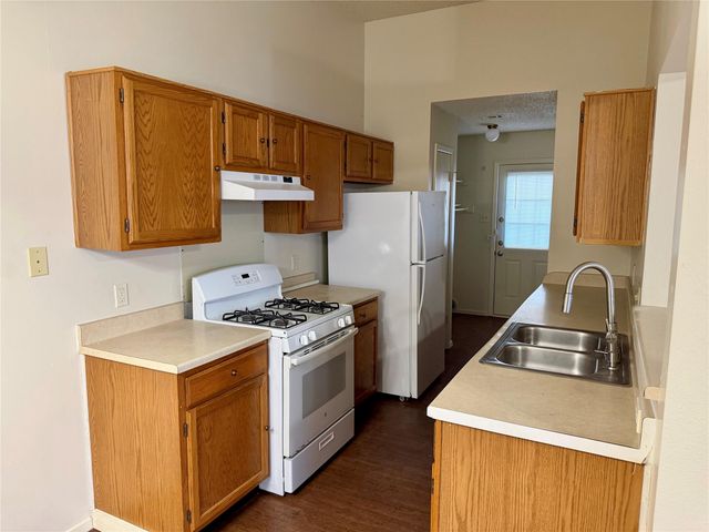 1510 S Medina ST B, Lockhart, TX 78644