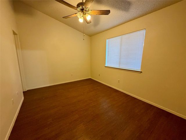 1510 S Medina ST B, Lockhart, TX 78644