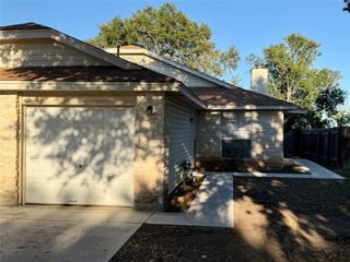 1510 S Medina ST B, Lockhart, TX 78644