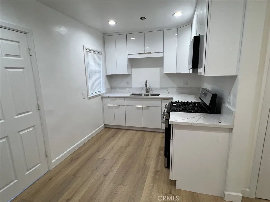 1840 W Glenoaks Boulevard A, Glendale, CA 91201
