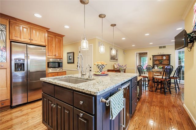76 Van Voorhis Road, Pittsford, NY 14534