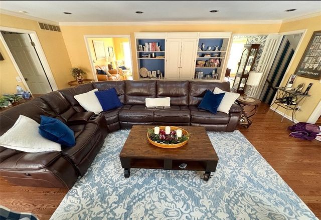 76 Van Voorhis Road, Pittsford, NY 14534
