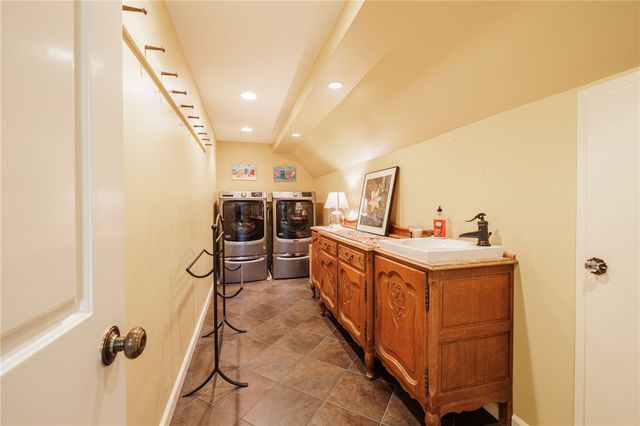 76 Van Voorhis Road, Pittsford, NY 14534