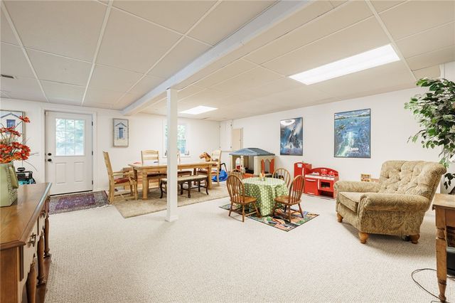 76 Van Voorhis Road, Pittsford, NY 14534