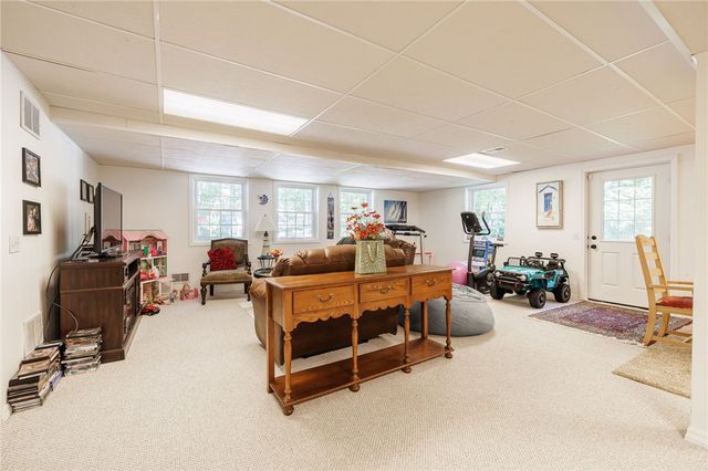 76 Van Voorhis Road, Pittsford, NY 14534