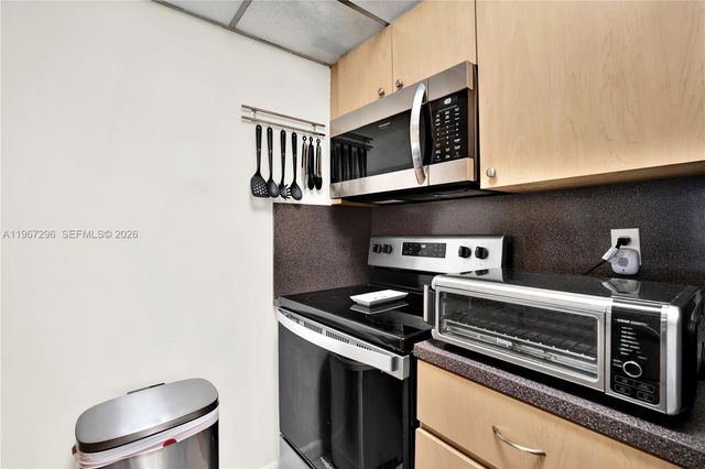 10881 SW 6th St 7, Sweetwater, FL 33174