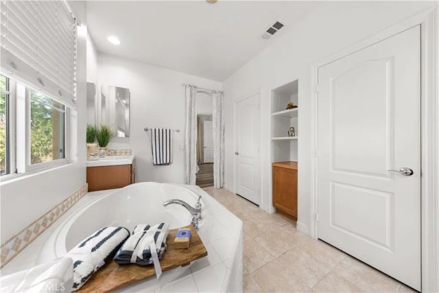 30 Bombay, Irvine, CA 92620