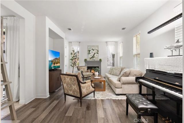 30 Bombay, Irvine, CA 92620