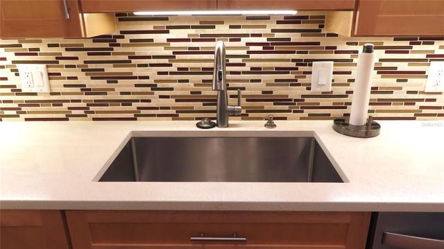 2285 ISRAELI DRIVE 17, Clearwater, FL 33763