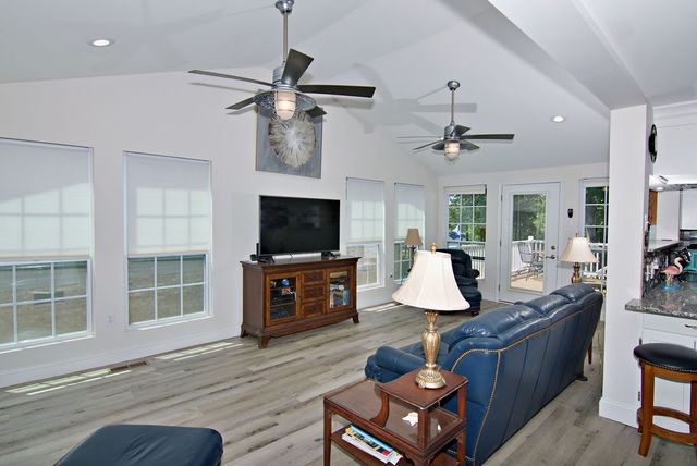 435A Lakewood Drive, Townville, SC 29689