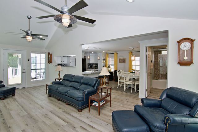 435A Lakewood Drive, Townville, SC 29689