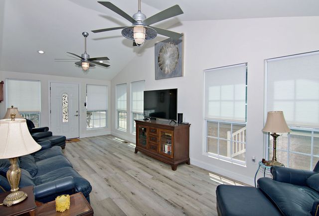 435A Lakewood Drive, Townville, SC 29689