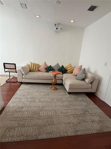 526 15th Street 12, Miami Beach, FL 33139