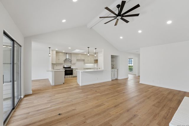 5910 CRESCENT FLS, Windcrest, TX 78239